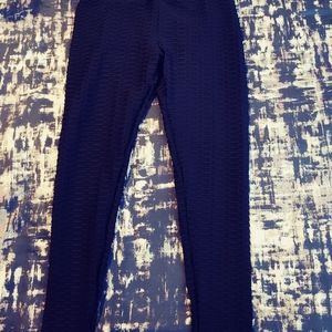 Black fitted yoga pants